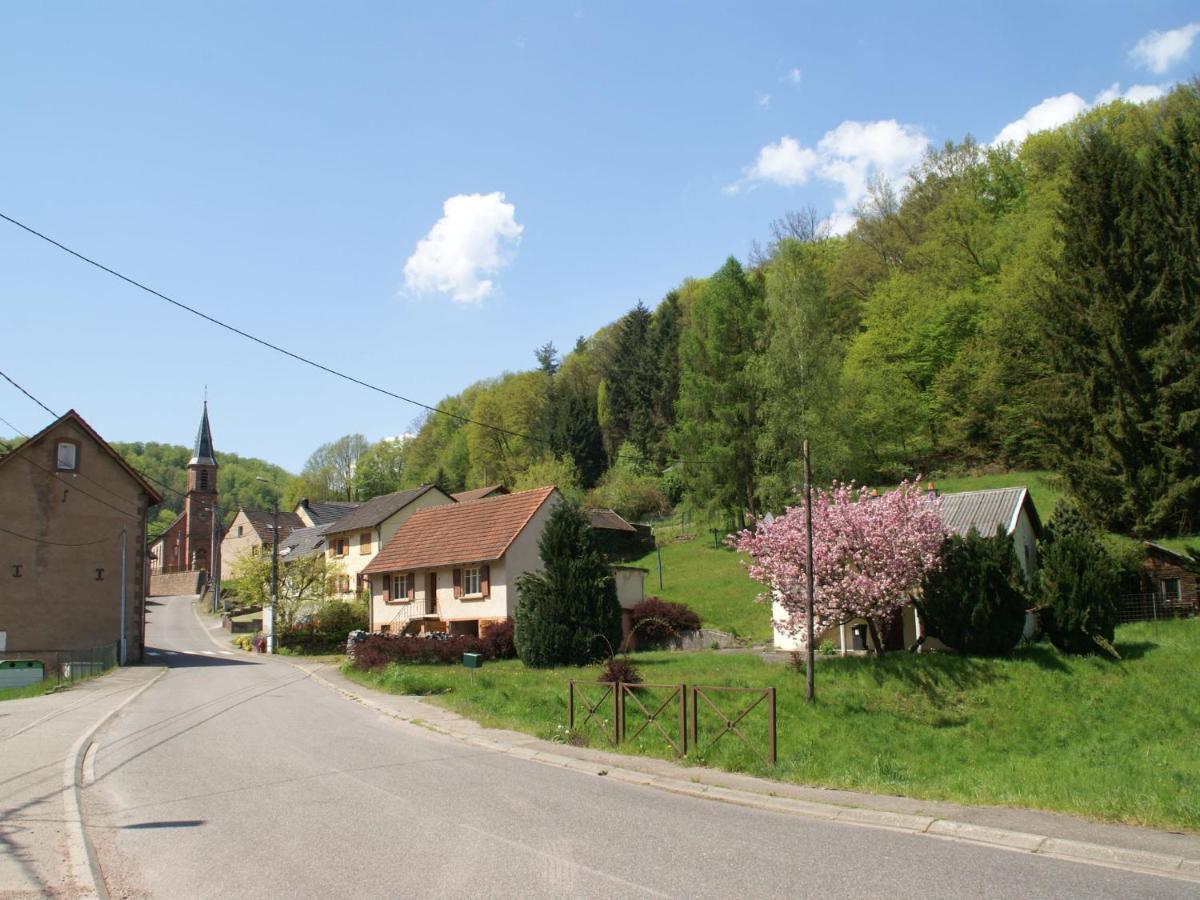 Cosy Holiday Home With Garden In Walscheid Exterior photo